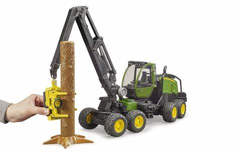 Bruder Traktor J.D. sa kasikom za drva